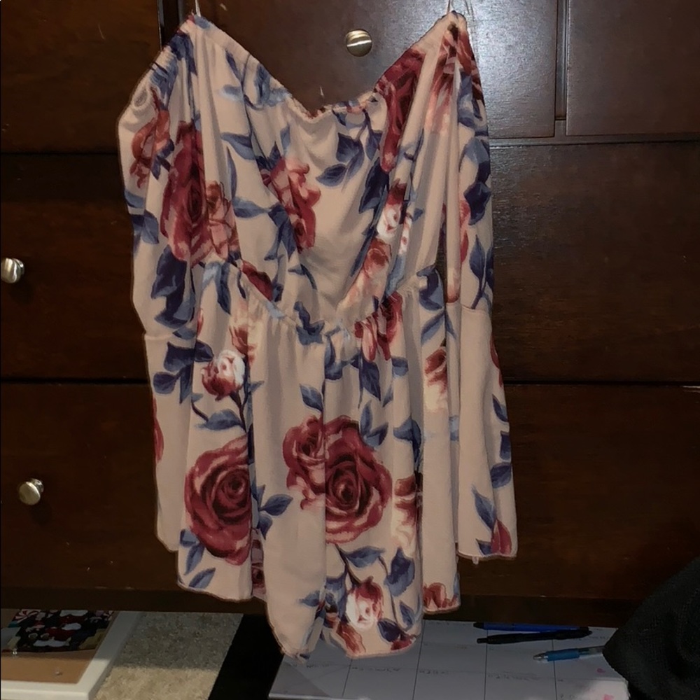 Romper with shoulder sleeves